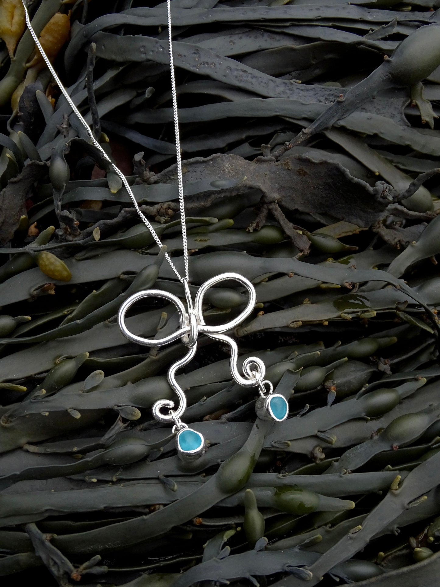 bow pendant