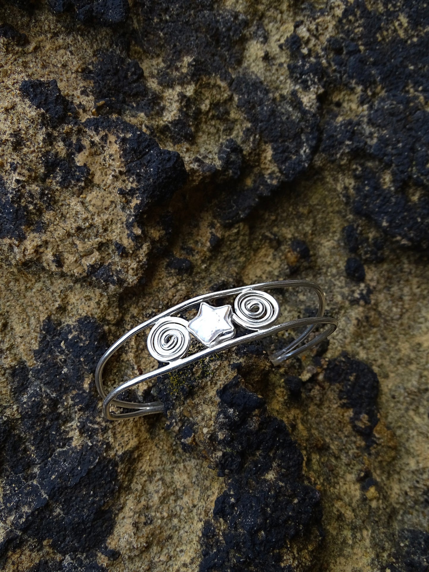pearl star swirl cuff