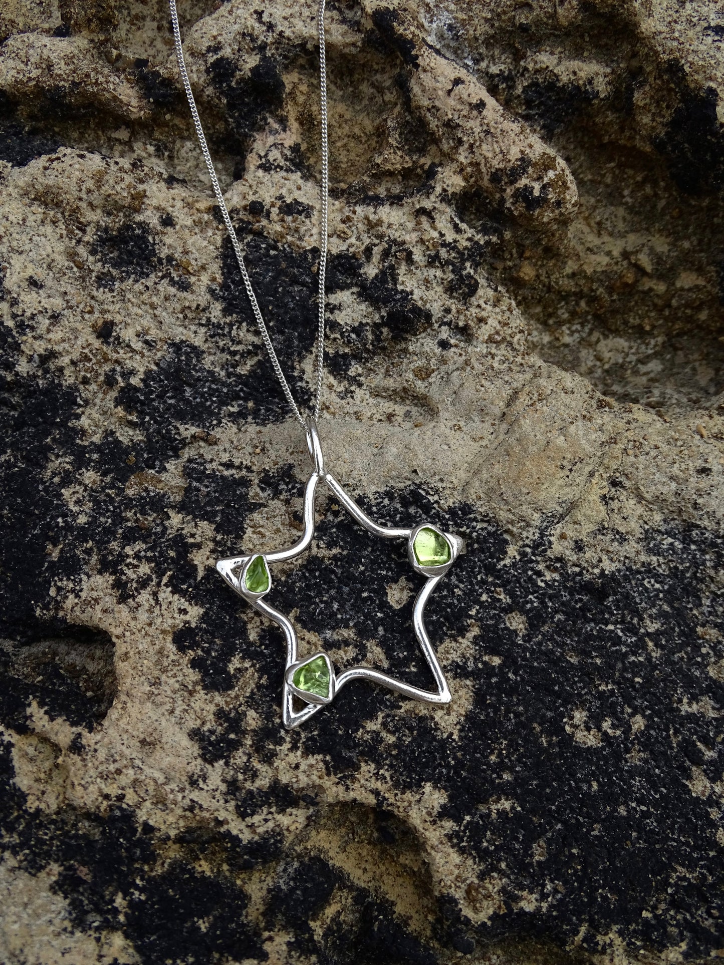 peridot bubble star pendant
