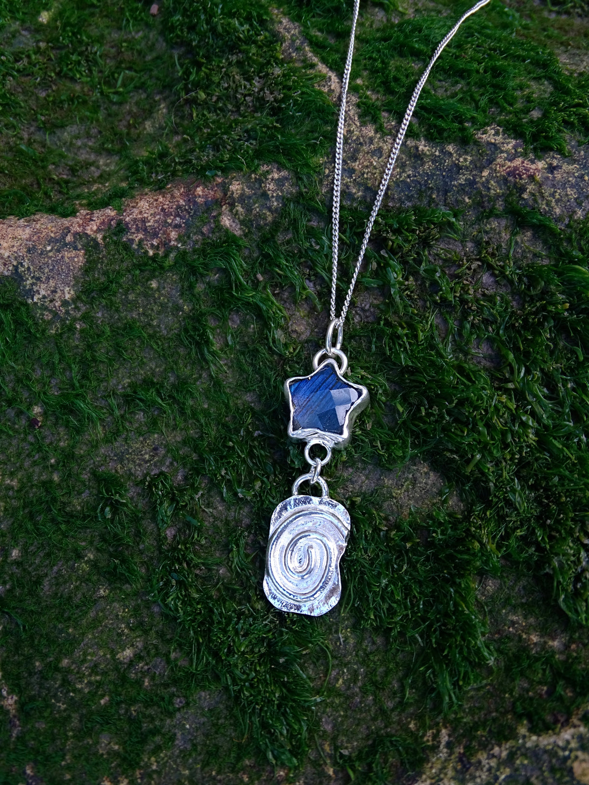 drop spiral pendant • labradorite star