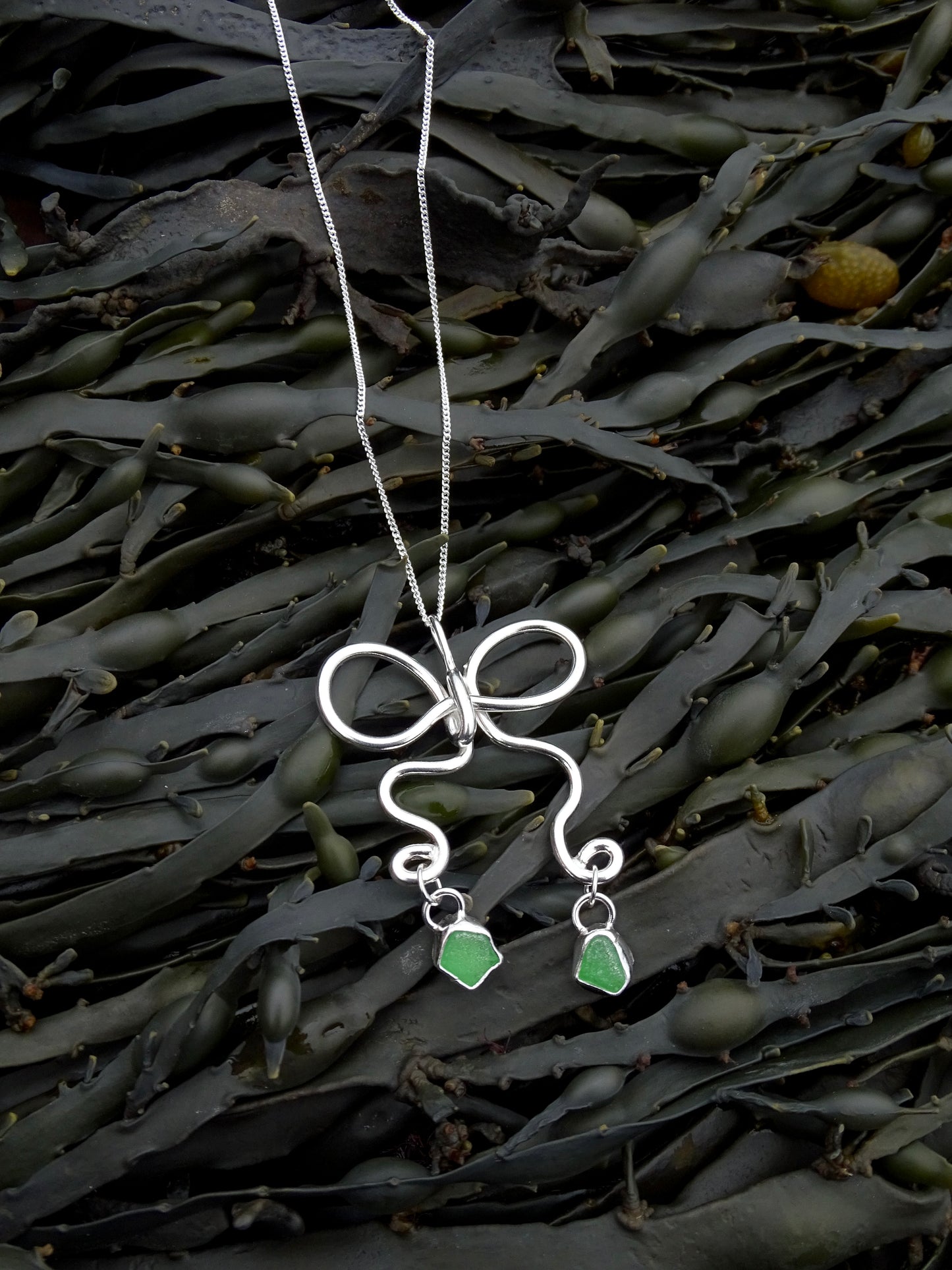 bow pendant